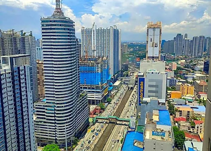 Stylish W/ View | 5min Walk To Mrt & Greenfield District | Mandaluyong Staycation マニラ市